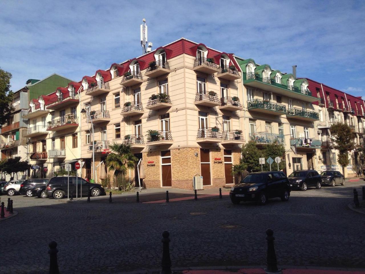 Irise Hotel Batumi Bagian luar foto